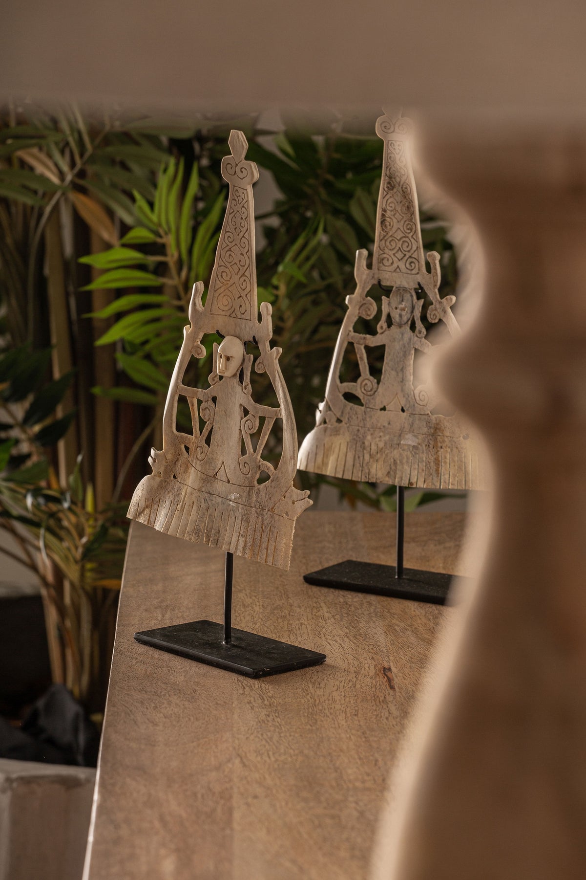 Figura decorativa Sharik — Madera tropical blanco roto