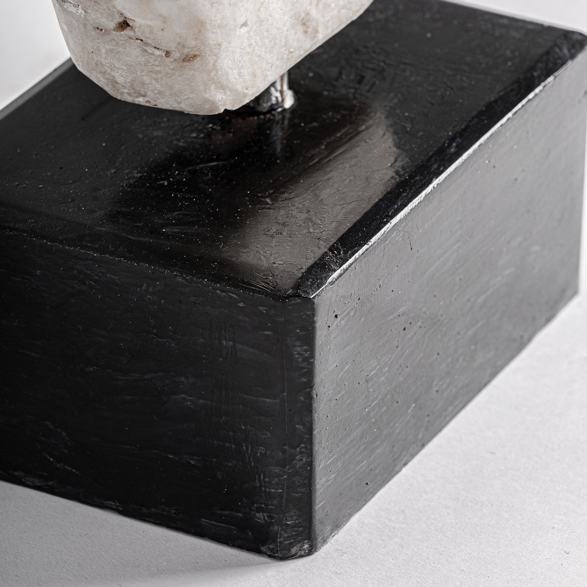 Figura decorativa Tashi — Onix crema