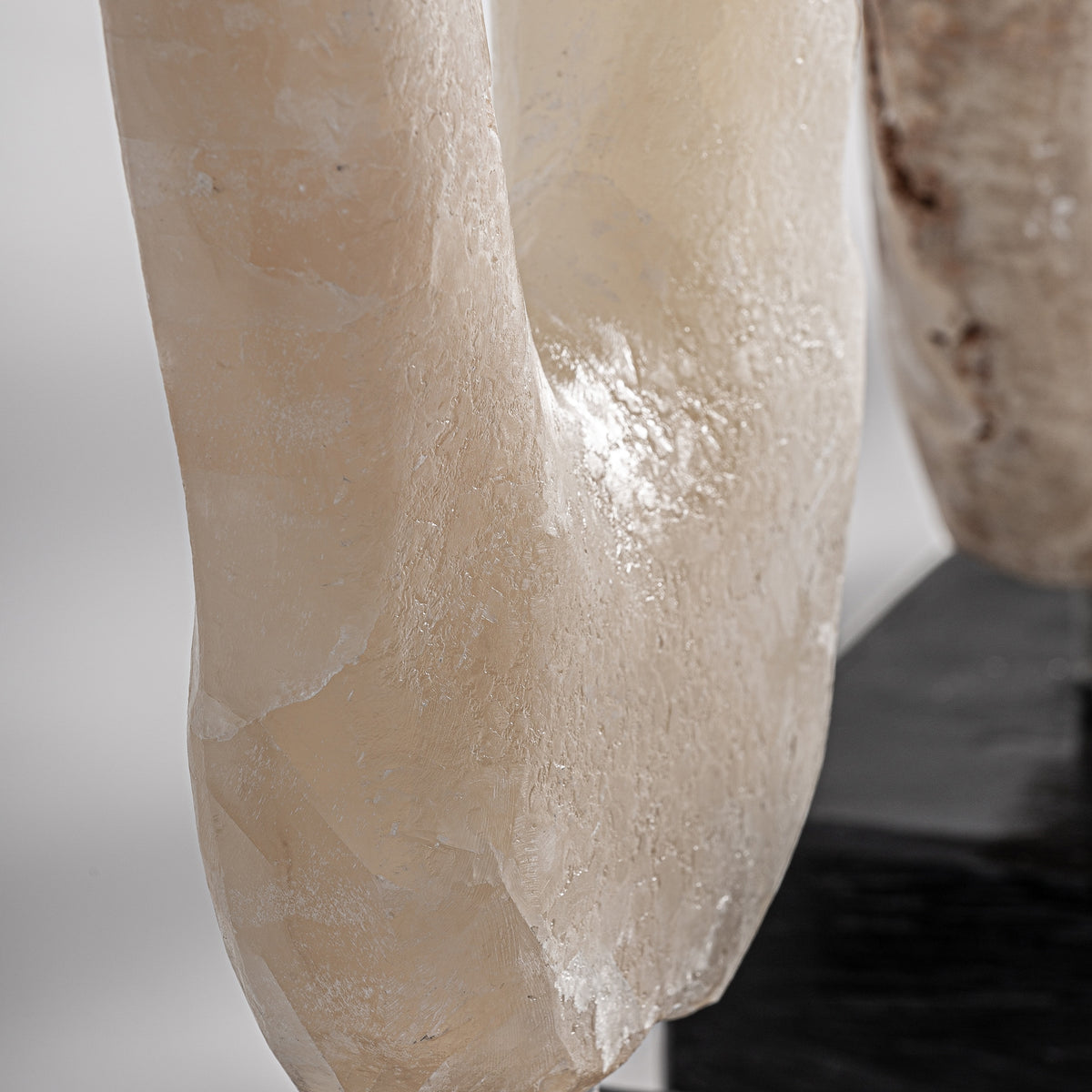Figura decorativa Tashi — Onix crema