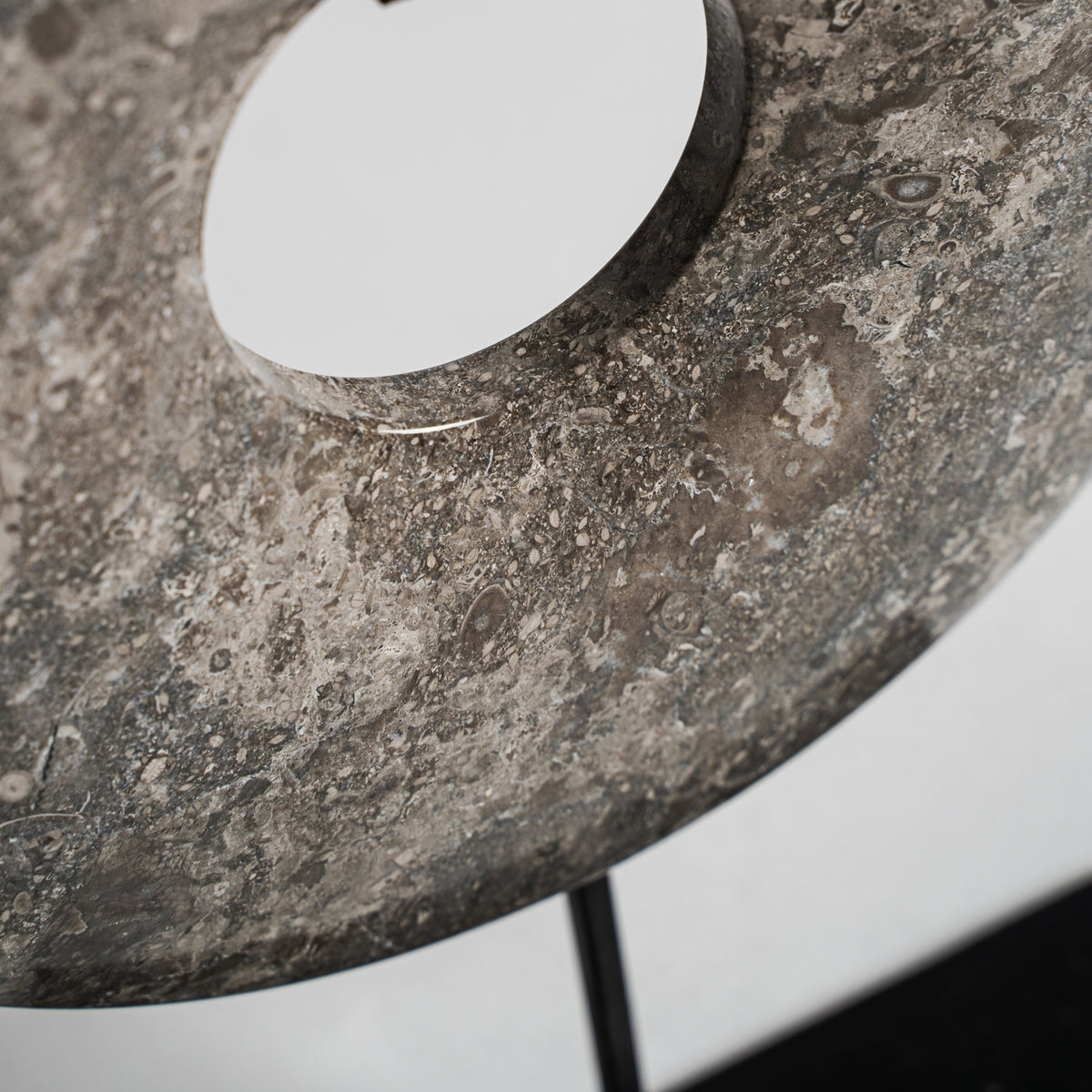 Figura decorativa Yajli — Mármol gris