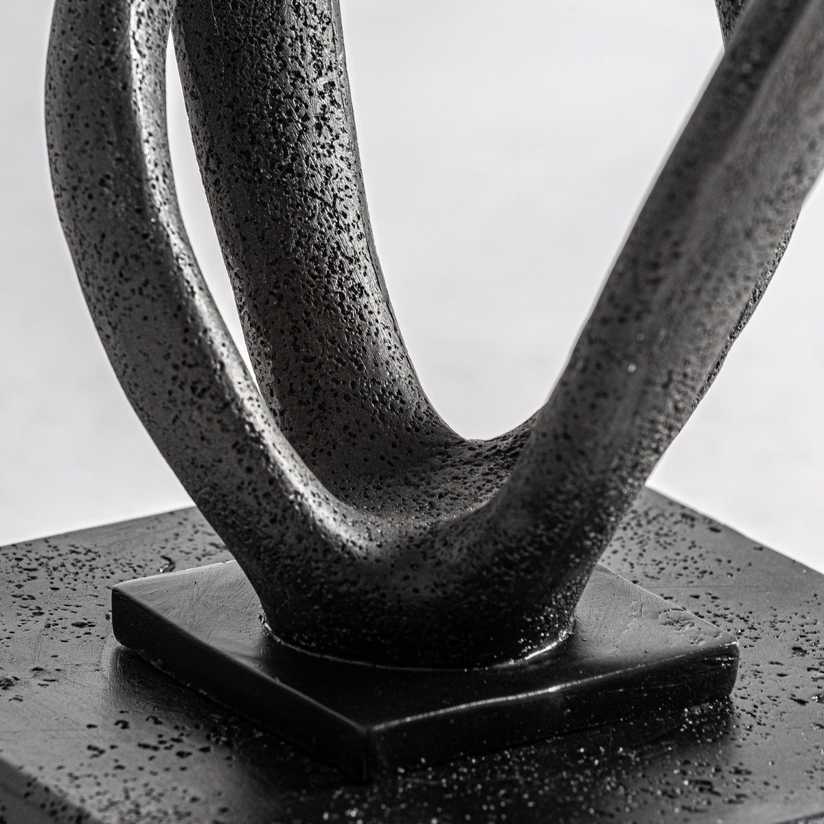 Figura decorativa Yehor — Resina negro