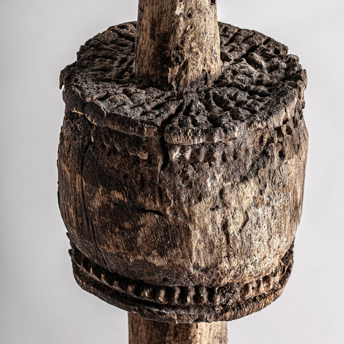 Figura Laye — Madera de mango marrón envejecido
