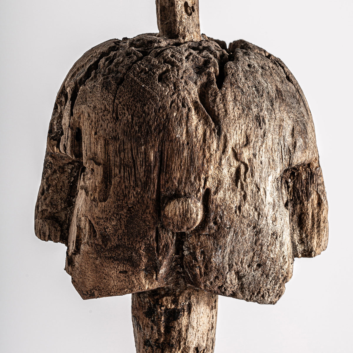 Figura Laye — Madera de mango marrón envejecido