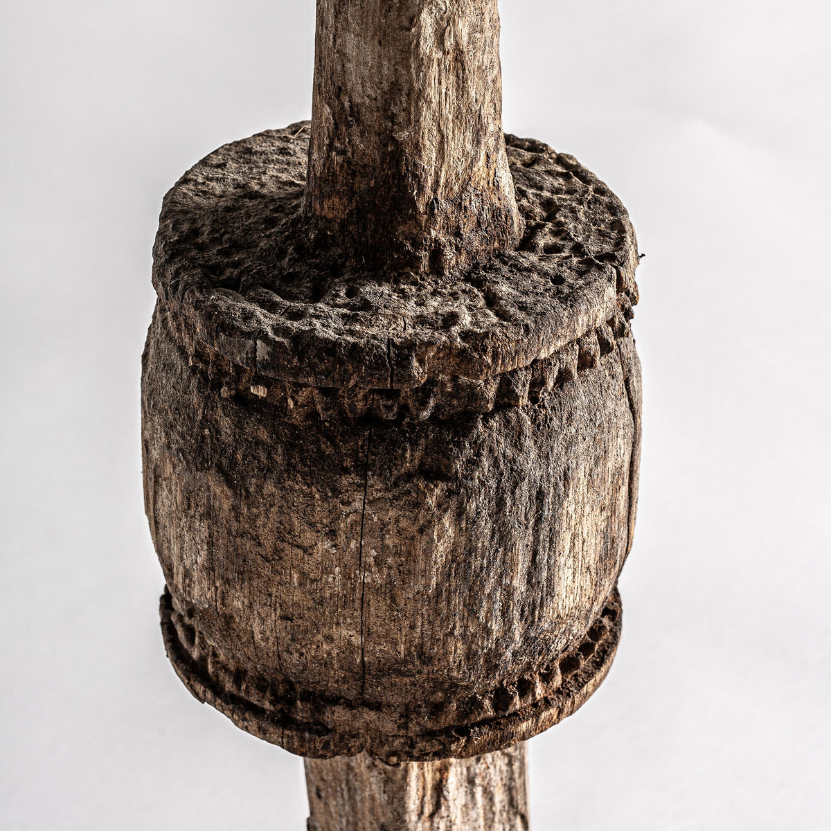 Figura Leye — Madera de mango marrón envejecido