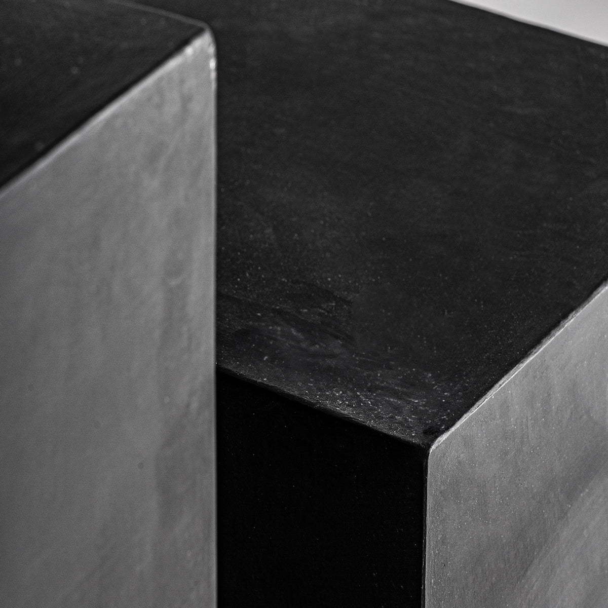 J/2 — Terracota negro