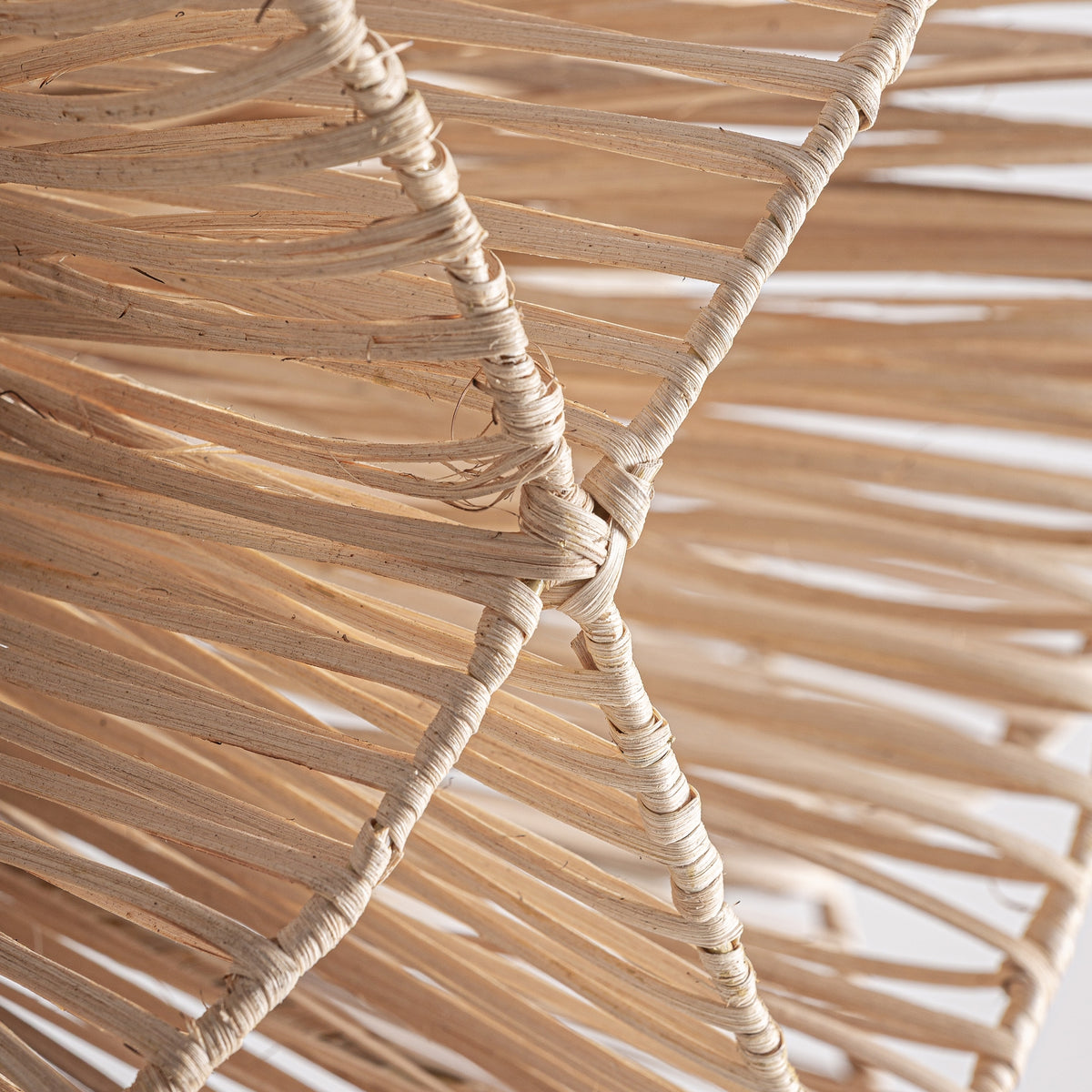 Lámpara de pie Varsha — Madera de teca marrón claro natural