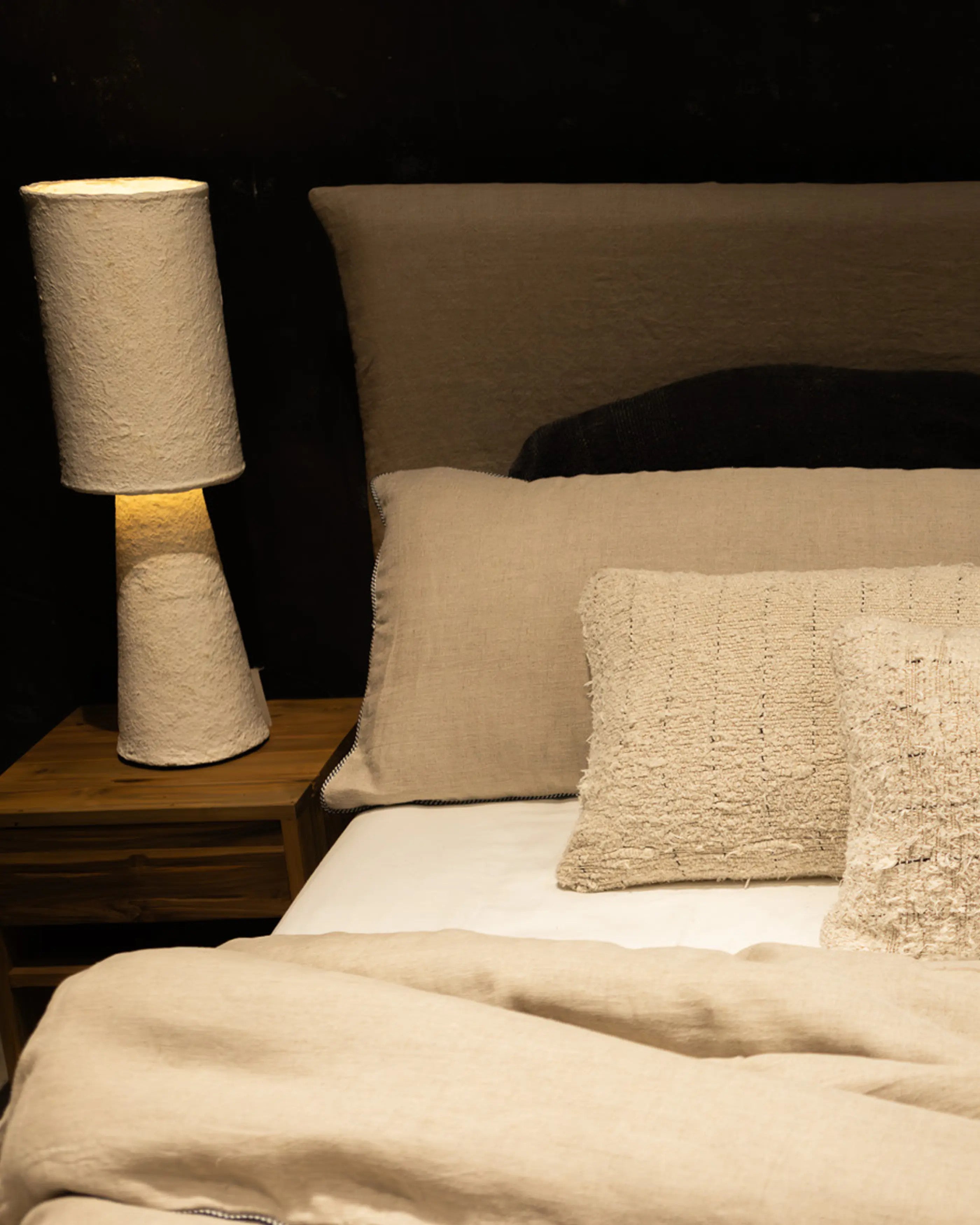 LÁMPARA DE SOBREMESA PIPRAHA