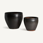 Macetero J/2 — Cerámica negro