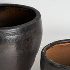 Macetero J/2 — Cerámica negro