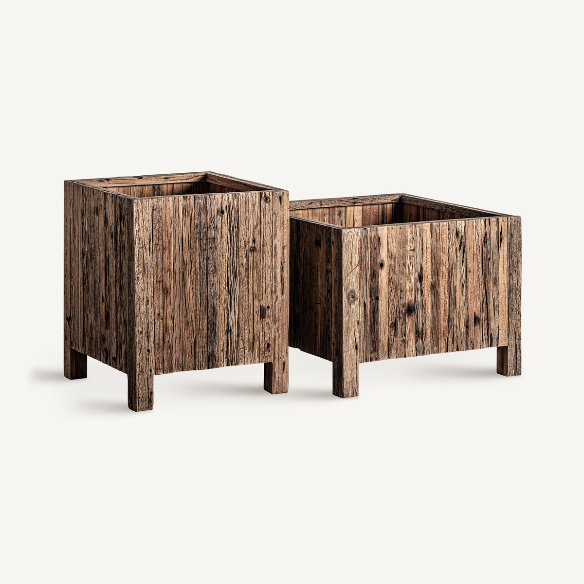 Macetero J/2 — Madera recuperada marrón