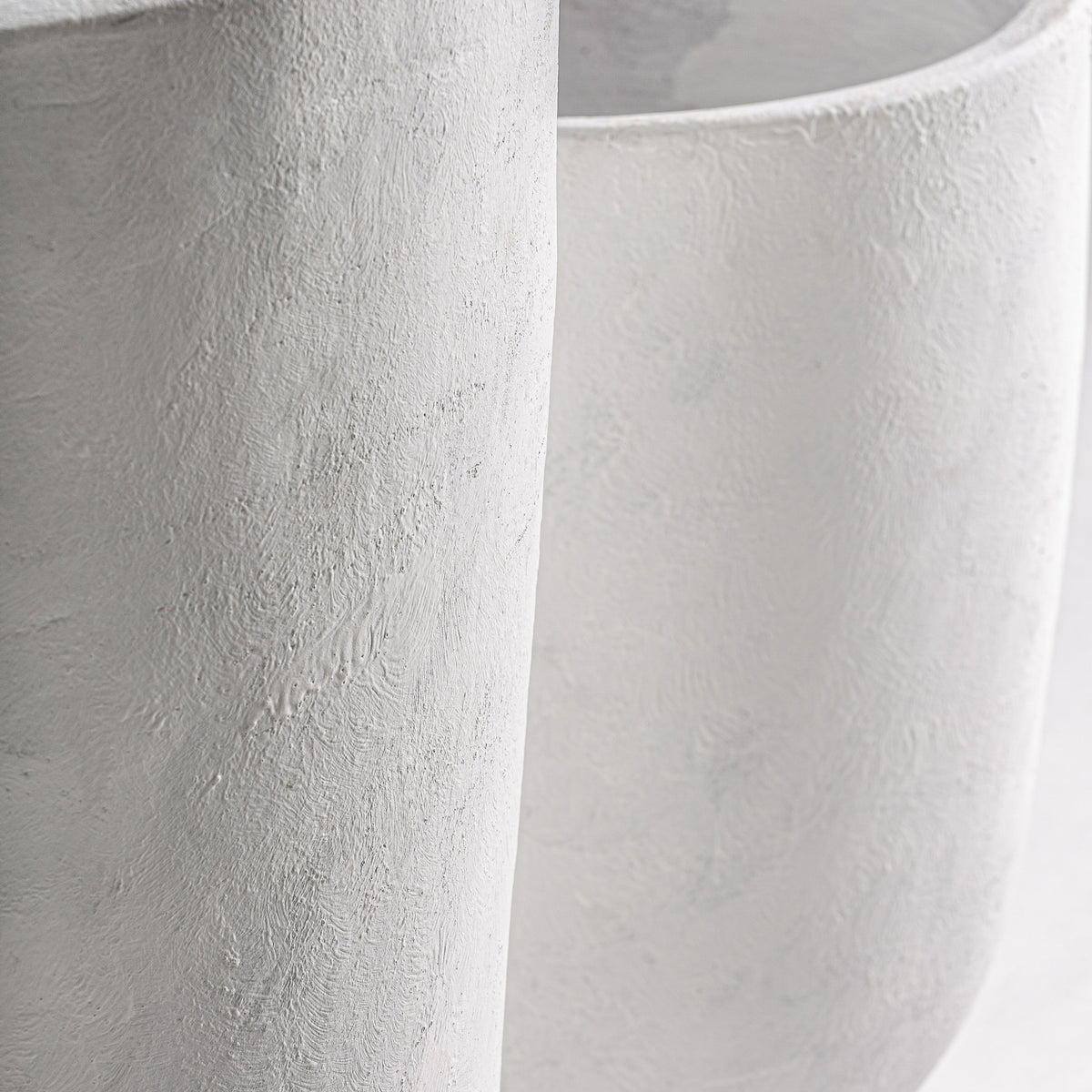 Macetero J/2 — Terracota blanco roto