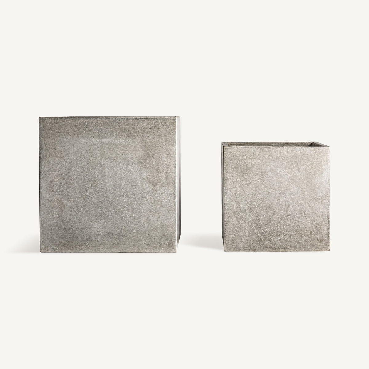 Macetero J/2 — Terracota gris