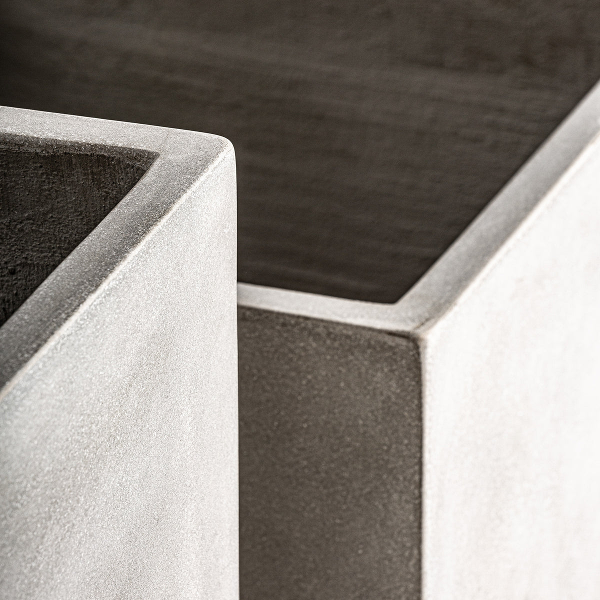Macetero J/2 — Terracota gris