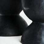 Macetero J/2 — Terracota negra