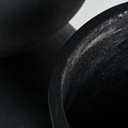 Macetero J/2 — Terracota negra