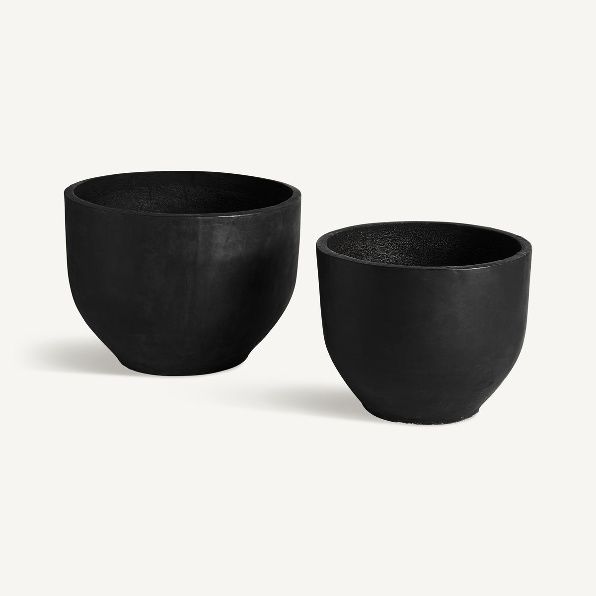 Macetero J/2 — Terracota negra