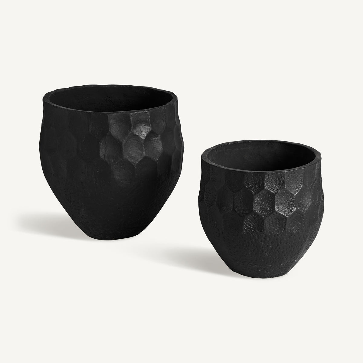 Macetero J/2 — Terracota negro