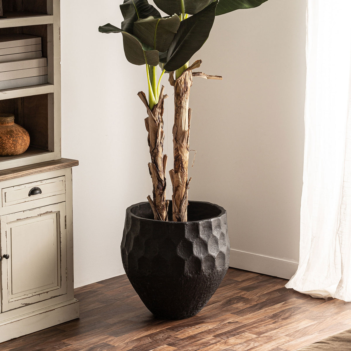 Macetero J/2 — Terracota negro