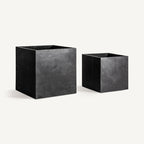 Macetero J/2 — Terracota negro