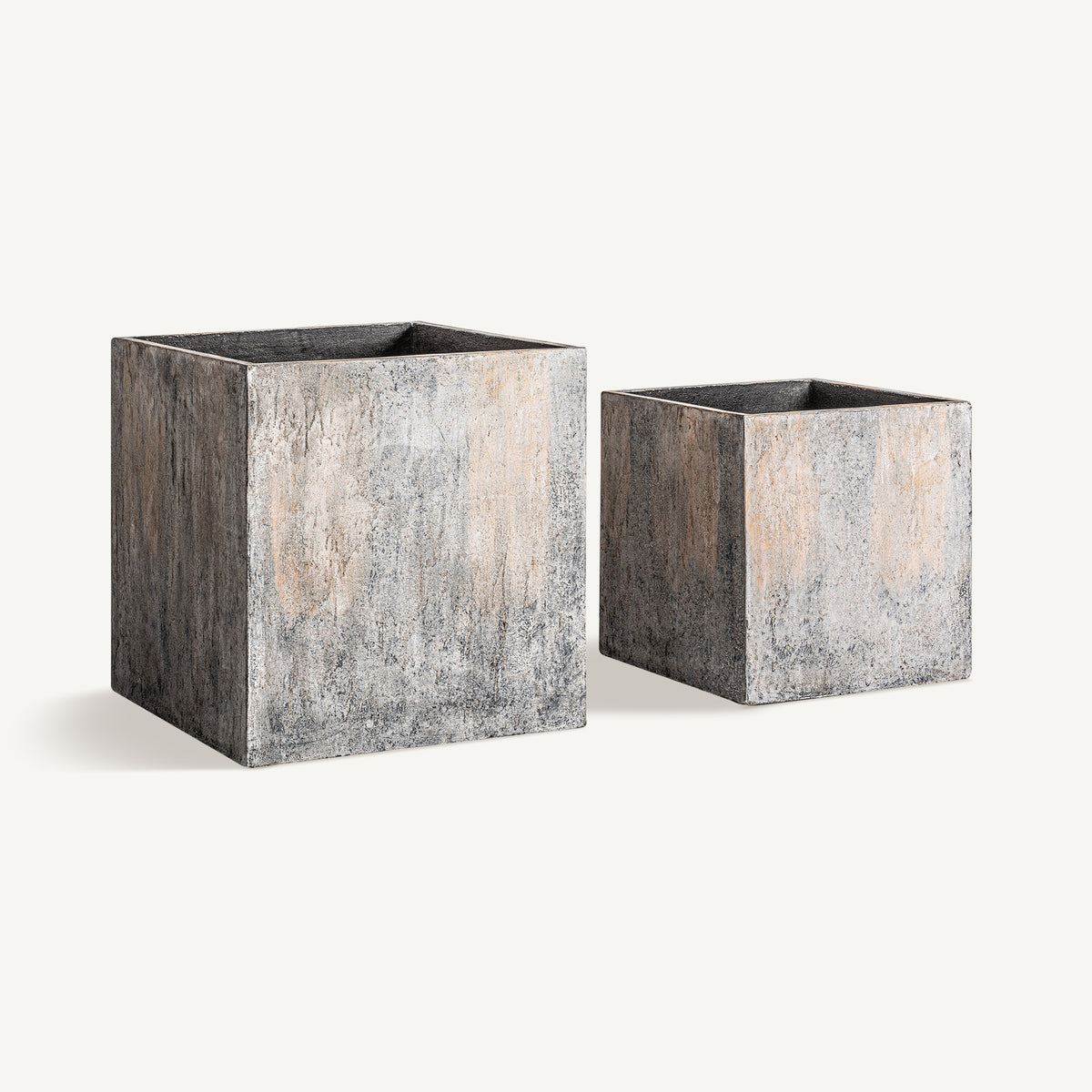 Macetero J/2 — Terracota tonos neutros patina