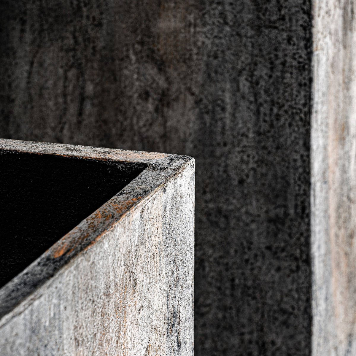 Macetero J/2 — Terracota tonos neutros patina