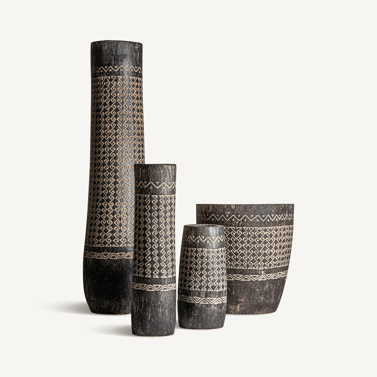Macetero Nantua — Madera palma tonos en marrón tallado