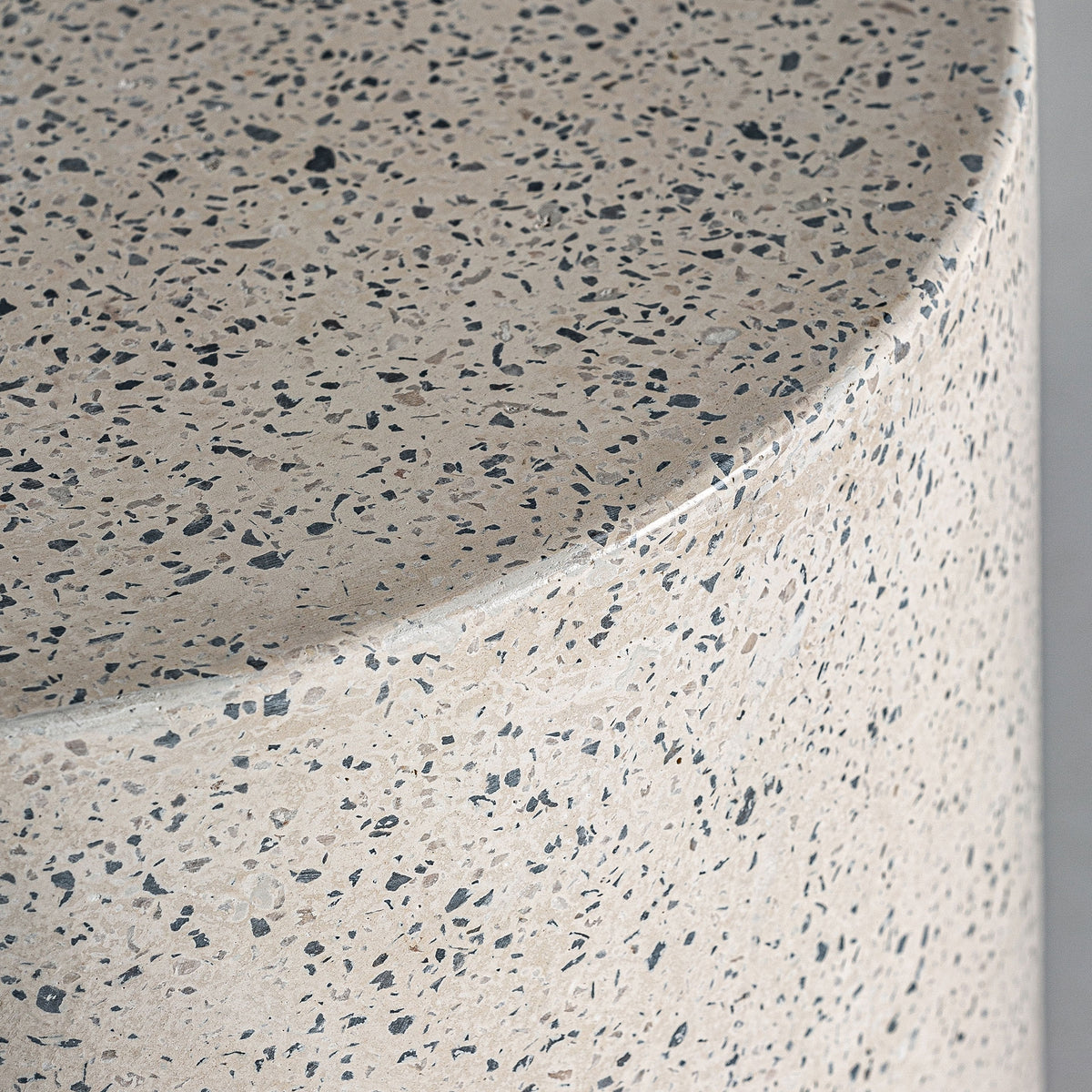 Mesa auxiliar Albenga — Terrazo blanco