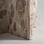 Mesa auxiliar Alessano — Mármol beige satinado