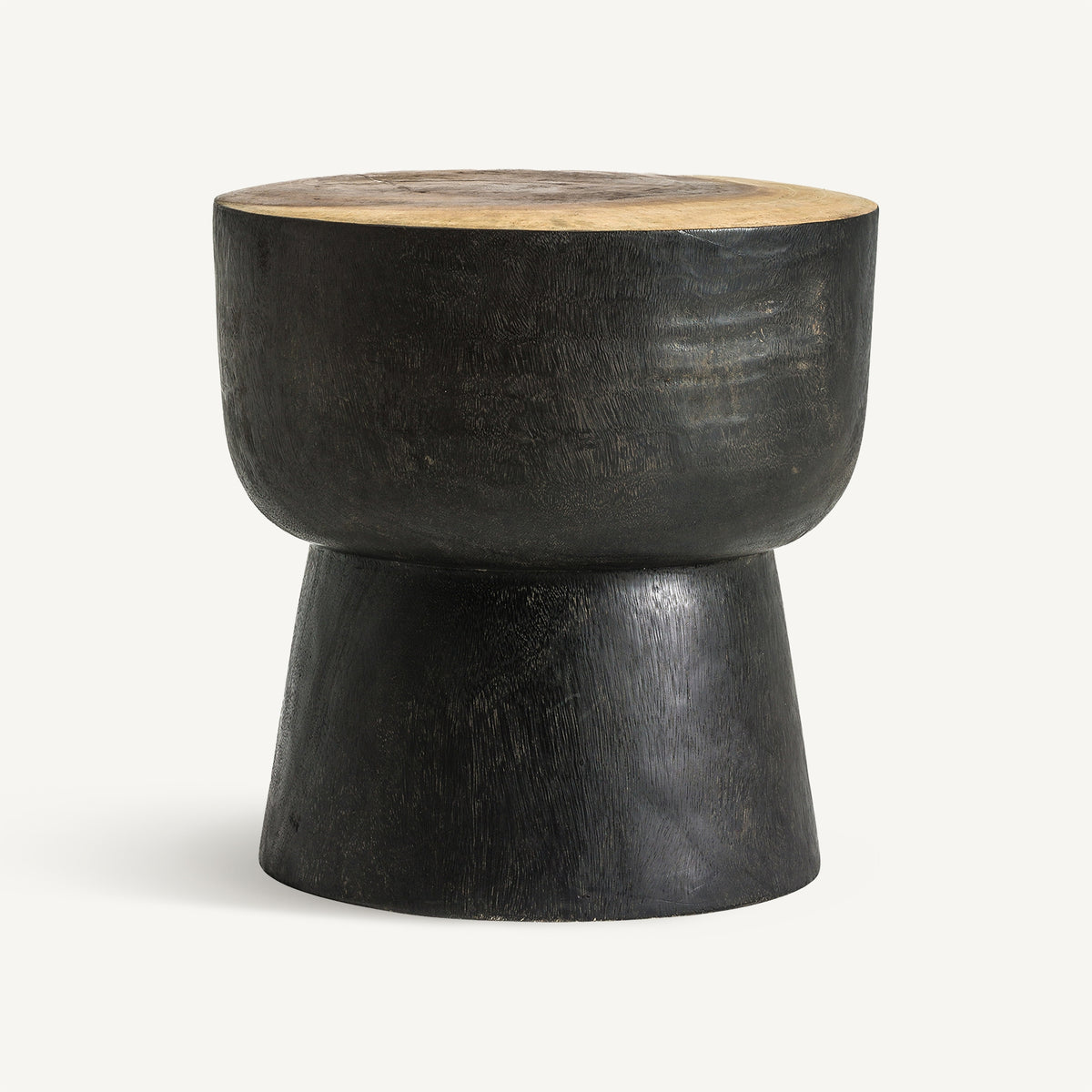Mesa auxiliar Arusa — Madera tropical negro envejecido