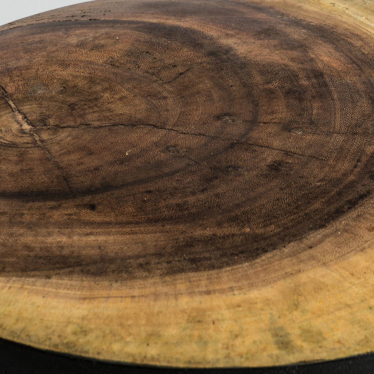 Mesa auxiliar Arusa — Madera tropical negro envejecido