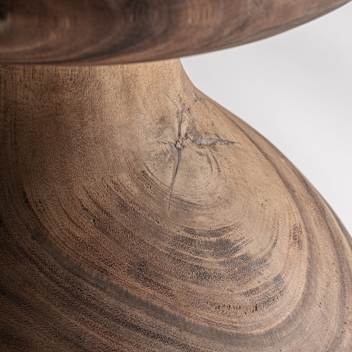 Mesa auxiliar Bezaha — Madera suar marrón