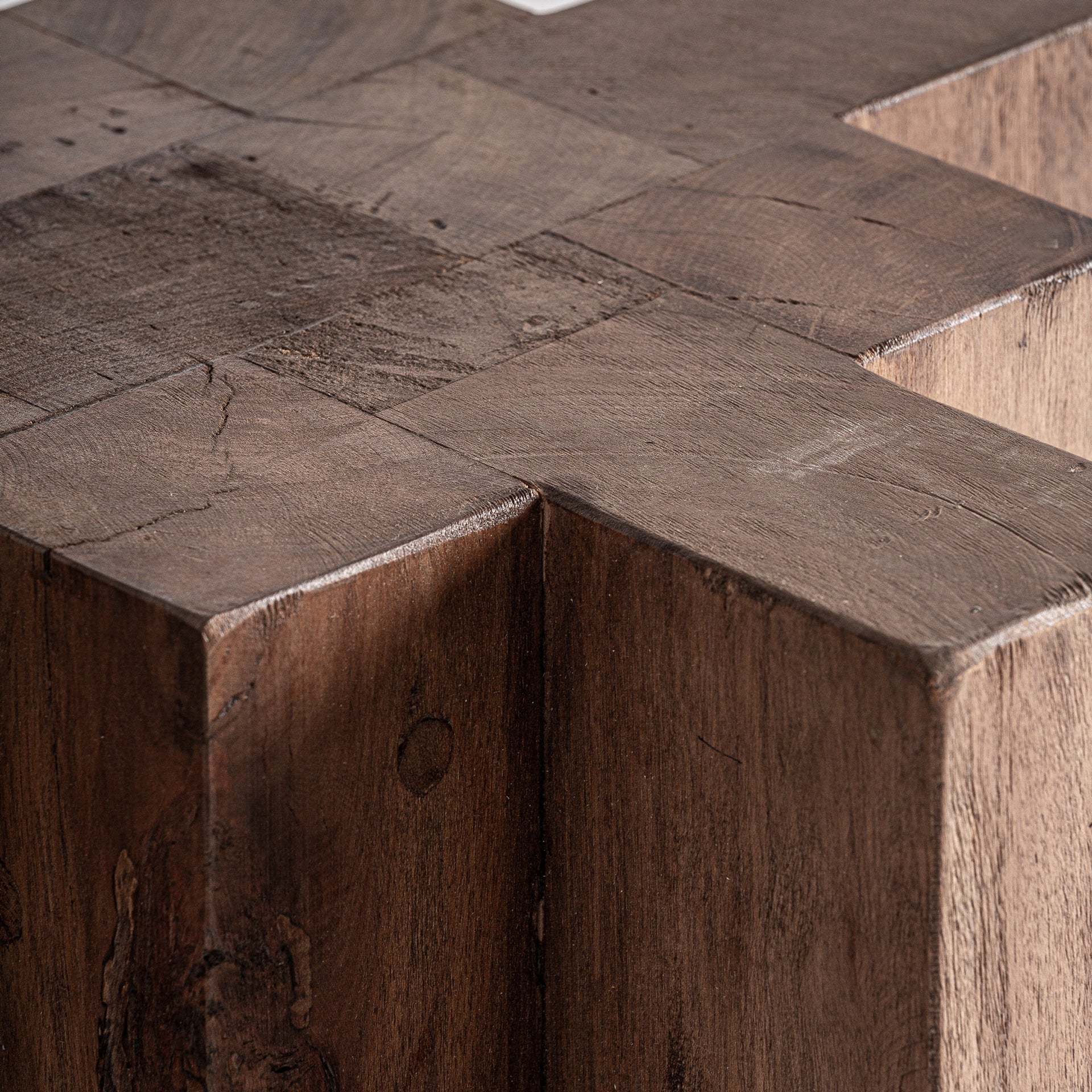 MESA AUXILIAR BRUTALIST