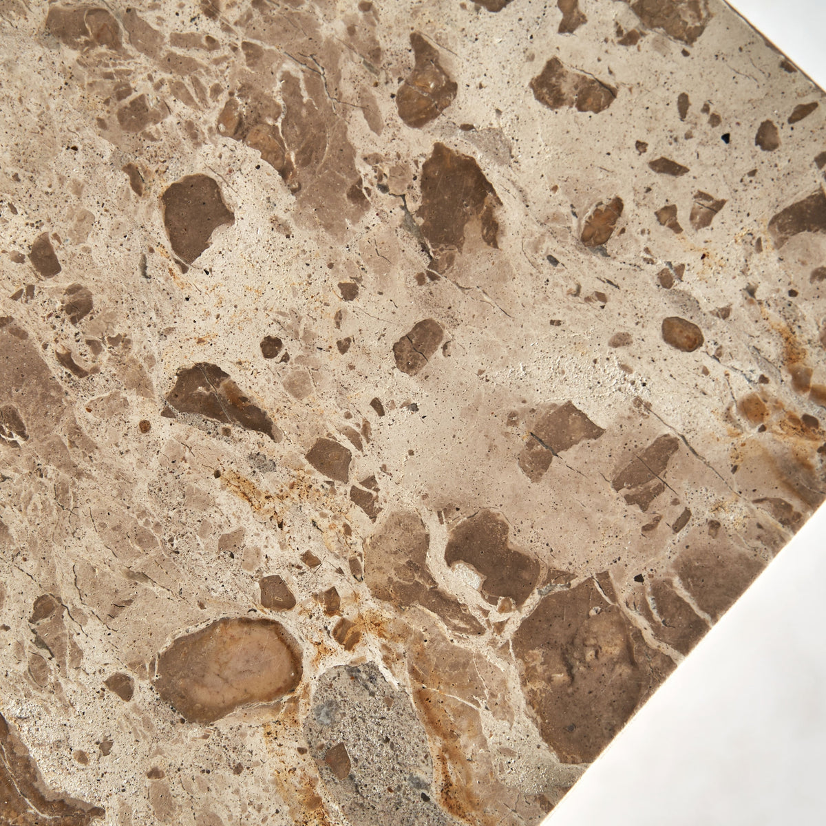 Mesa auxiliar Grov — Mármol beige