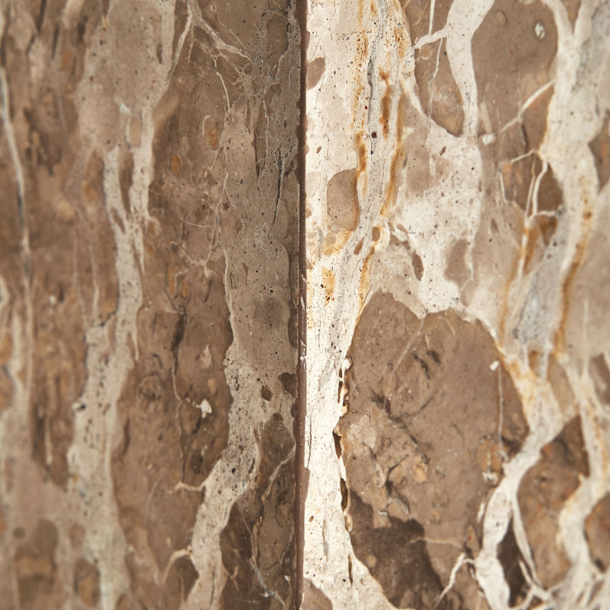Mesa auxiliar Grov — Mármol beige