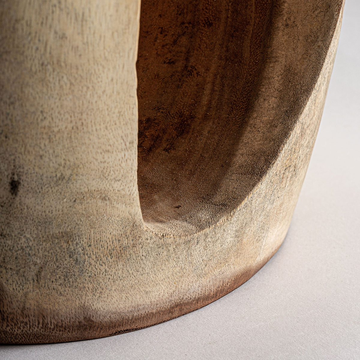 Mesa auxiliar Krania — Madera suar marrón