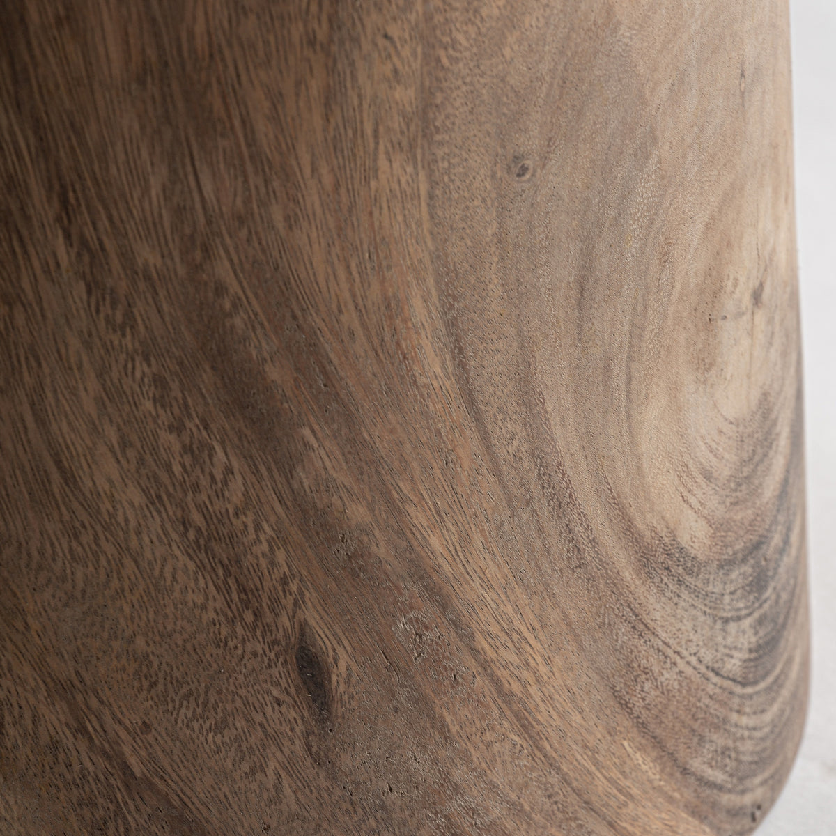 Mesa auxiliar Rimini — Madera suar marrón