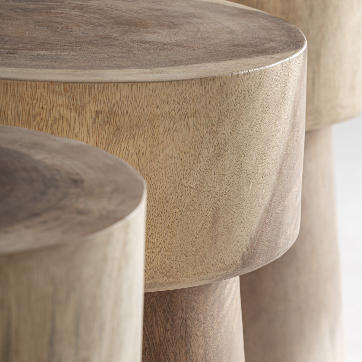 Mesa auxiliar Rimini — Madera suar marrón