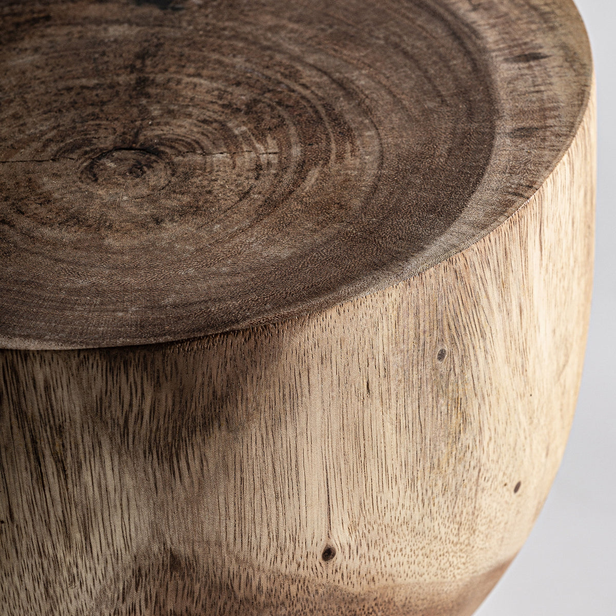 Mesa auxiliar Rimini — Madera suar marrón