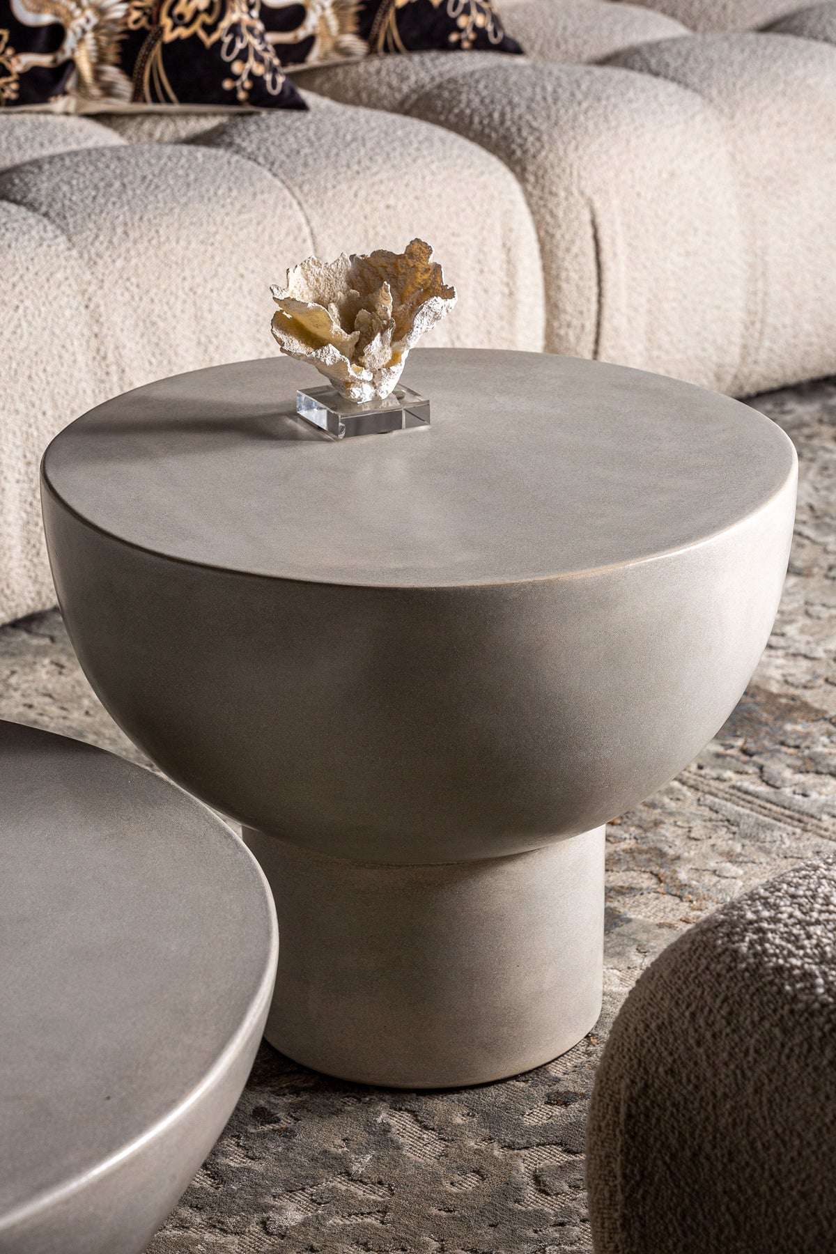 Mesa auxiliar Telfs — Cemento gris