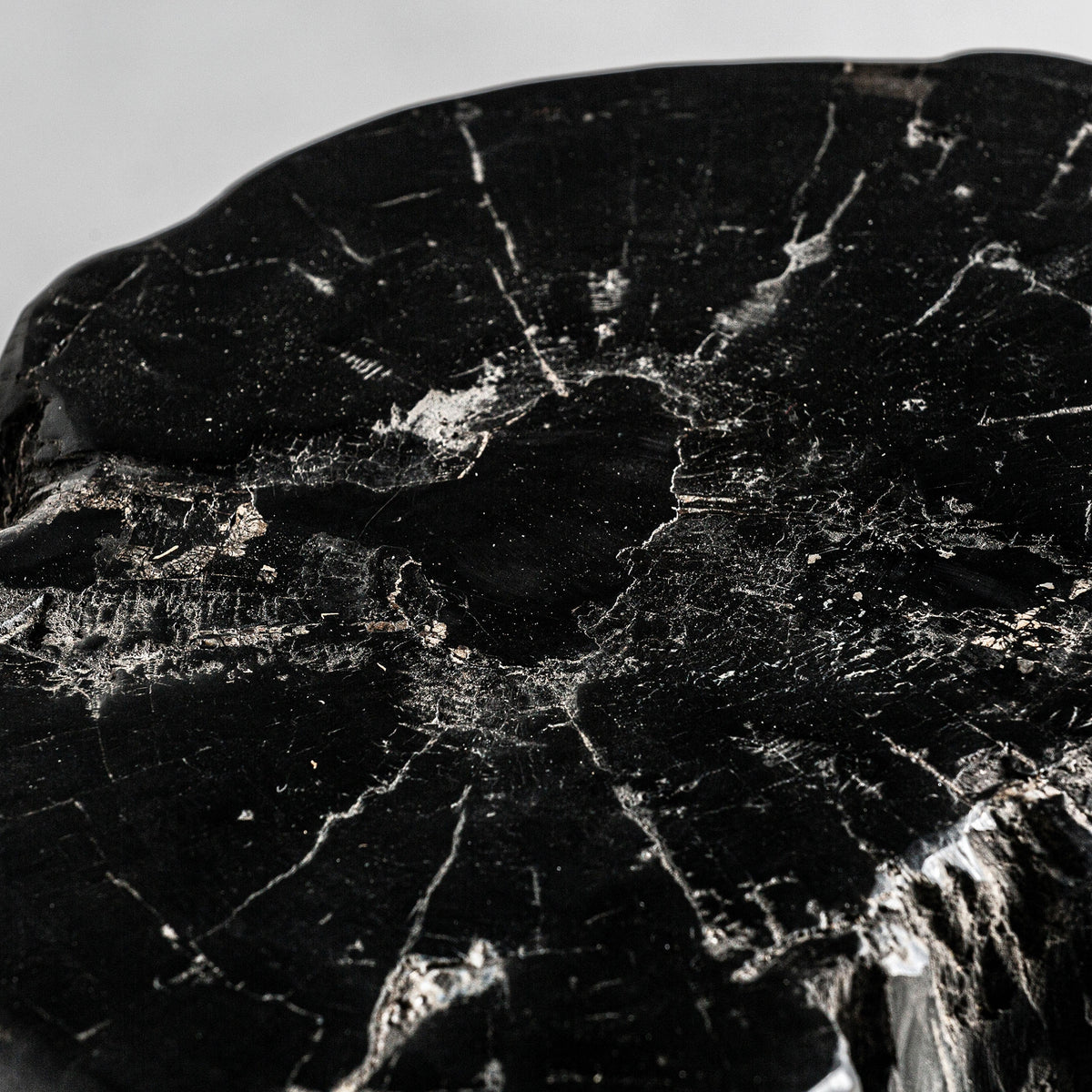 Mesa auxiliar Telti — Madera petrificada marrón envejecido