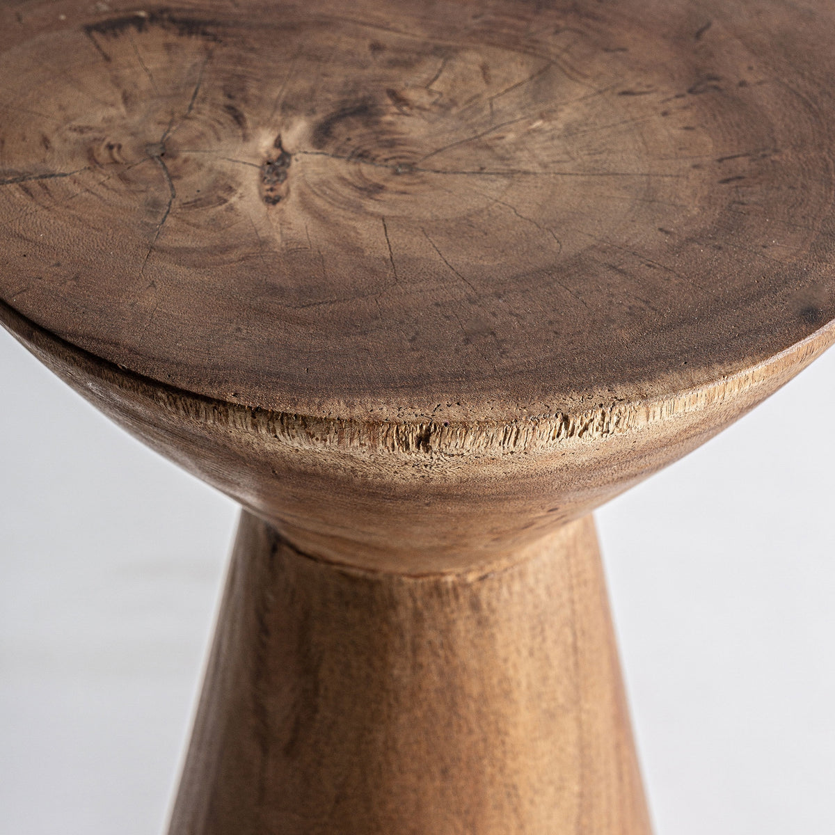 Mesa auxiliar Terlano — Madera suar marrón