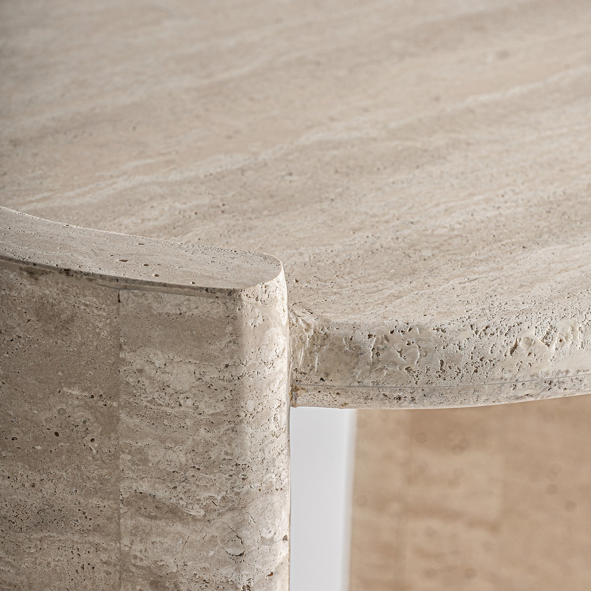Mesa auxiliar Thiennes — Travertino beige