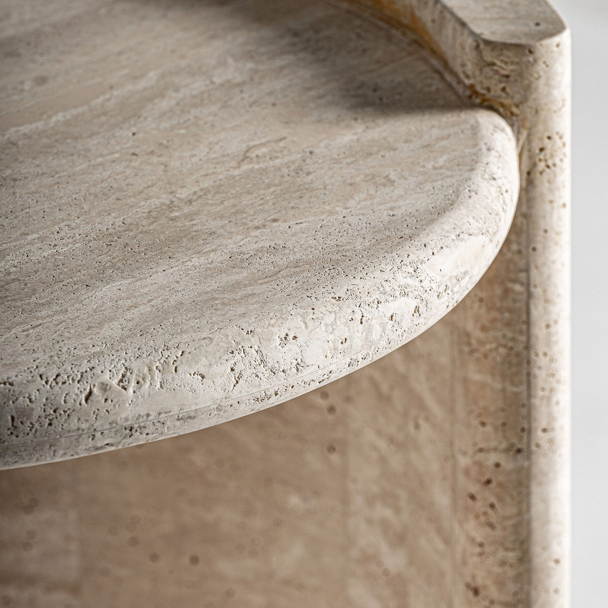 Mesa auxiliar Thiennes — Travertino beige