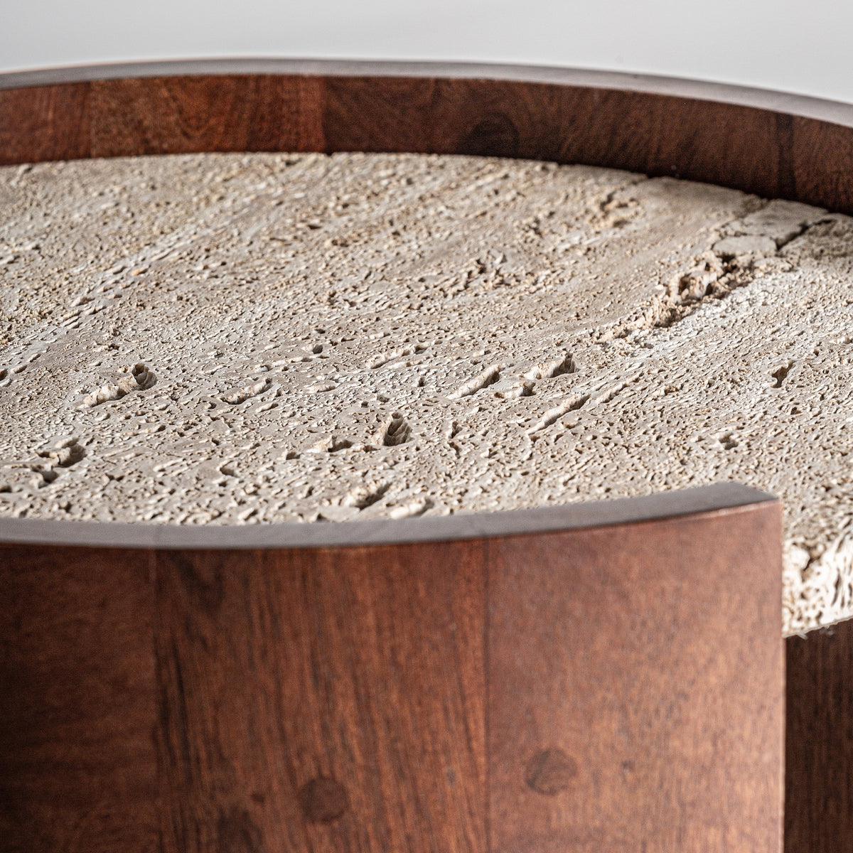 Mesa auxiliar Tivoli — Travertino beige mate