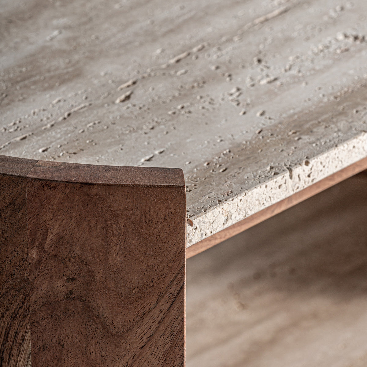 Mesa auxiliar Tivoli — Travertino beige mate