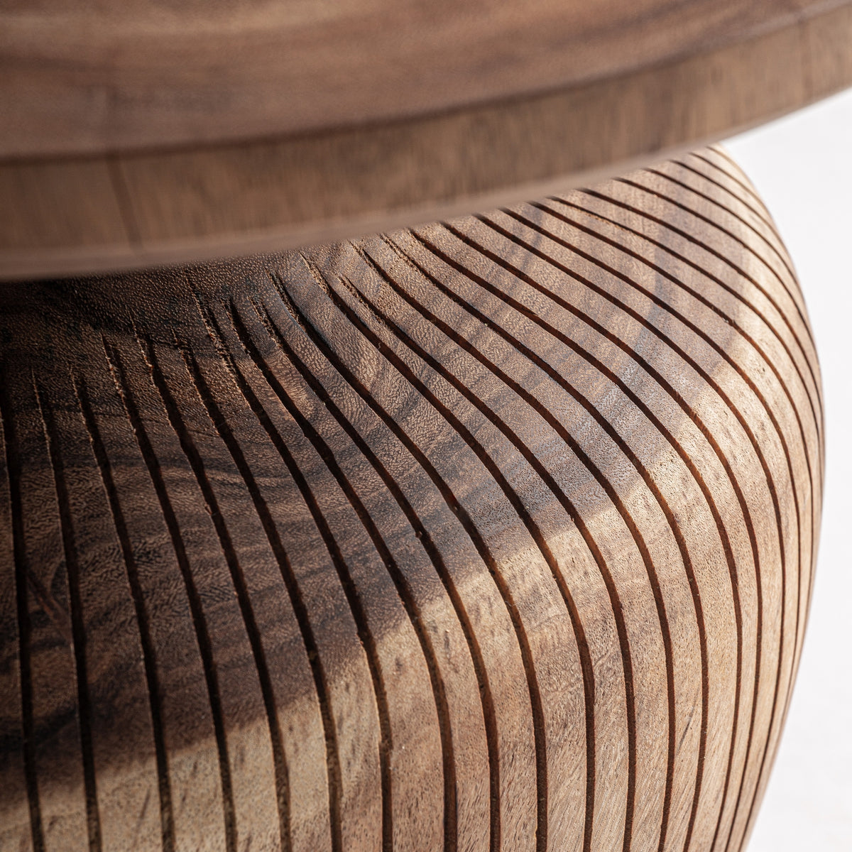 Mesa auxiliar Zobue — Madera suar marrón