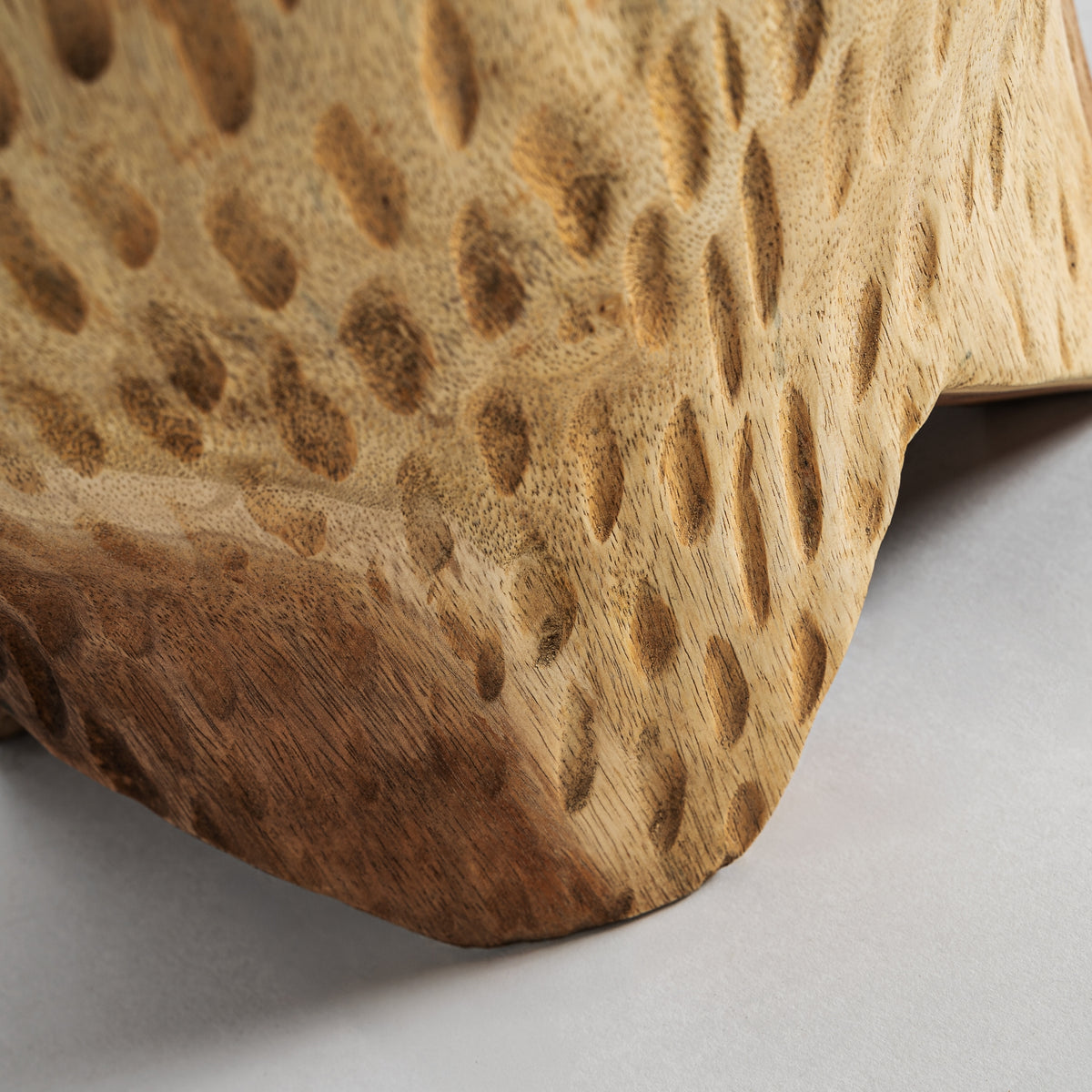 Mesa de centro Gairo — Madera suar tonos en marrón tallado