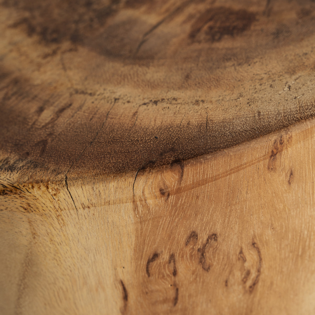 Mesa de centro Kondoa — Madera suar tonos en marrón tallado