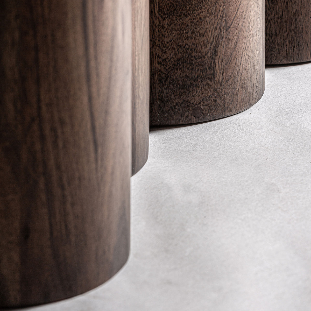 Mesa de comedor Beke — Madera de acacia marrón natural