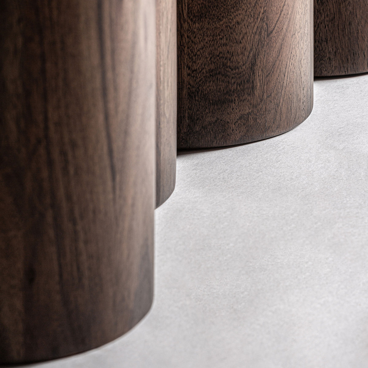 Mesa de comedor Beke — Madera de acacia marrón natural